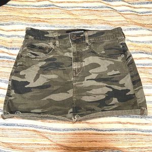 Express camo skirt